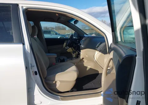 2012 Toyota Highlander Base V6 z USA, uszkodzony, nr VIN 5TDBK3EH0CS125780